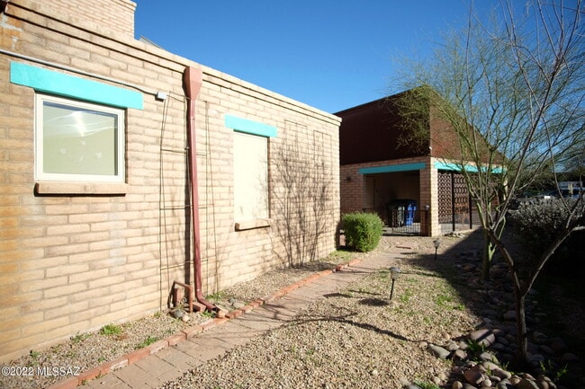 Building Photo - 10514 E Seven Generations Way