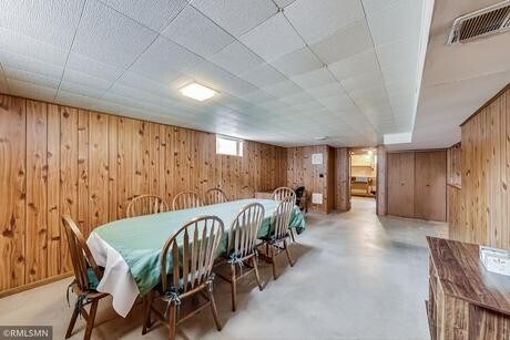 Building Photo - 3800 Commodore Dr