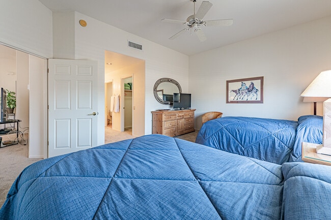 Building Photo - 1924 W Demetrie Loop