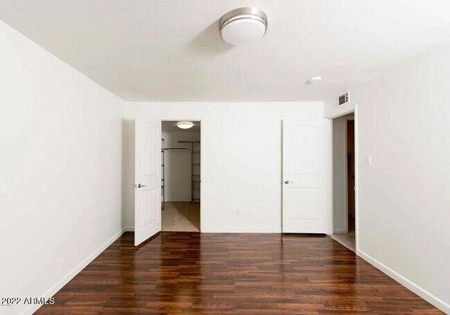 Building Photo - 334 W Medlock Dr