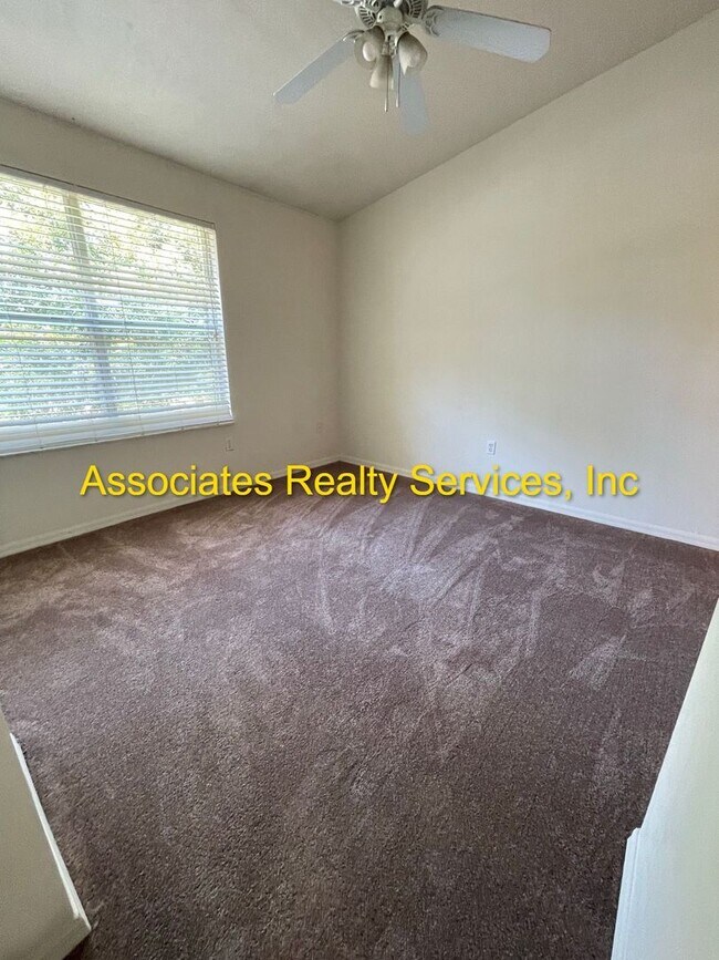 Building Photo - JUST REDUCED! Close to Campus!! 2Br/2.5Ba-...