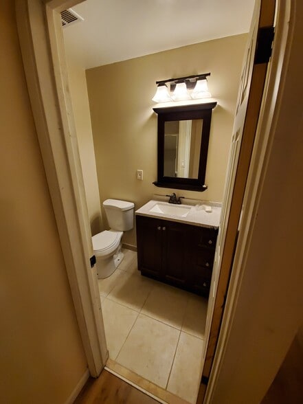 Building Photo - 1123 Chula Vista Ave