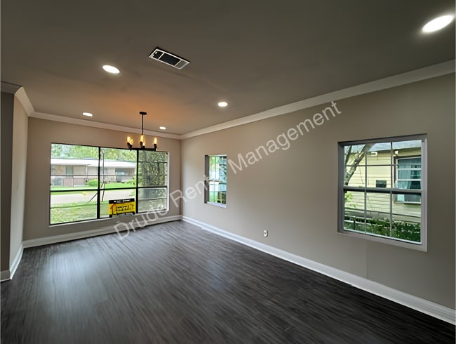 Building Photo - Remodel and Charming Home