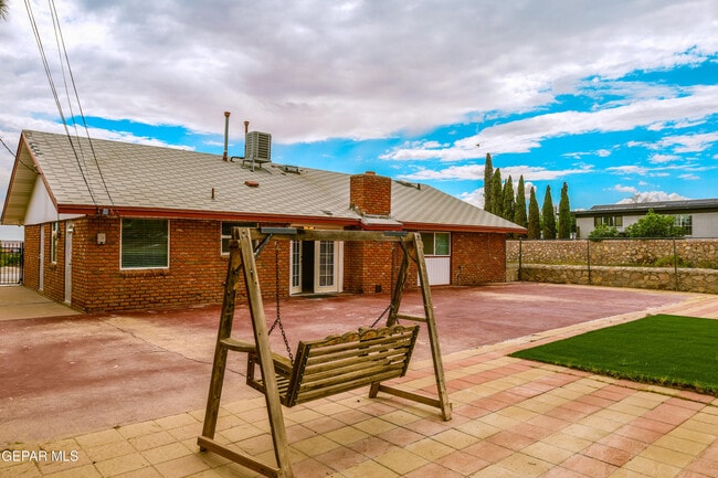 Building Photo - 5822 Beaumont Pl