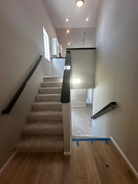 Building Photo - 6710 Meadow View Dr S