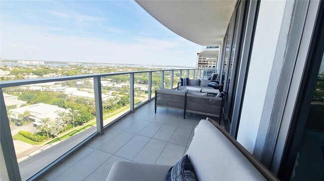 Building Photo - 3100 N Ocean Dr