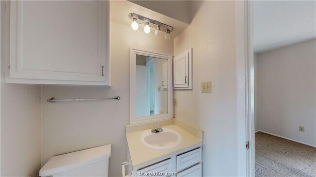 Building Photo - 307 Manuel Dr