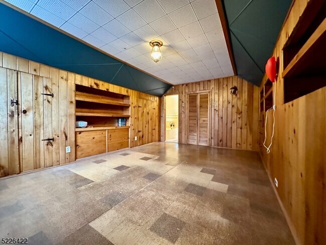 Building Photo - 261 Brooklake Rd