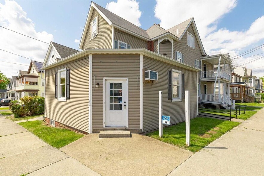 Building Photo - 48 Columbia St