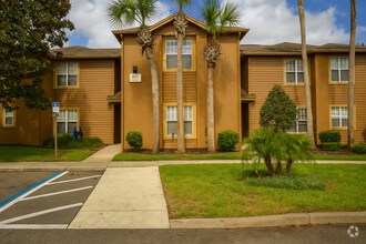 Building Photo - Beautiful 3 bedroom 2 Bath Townhome