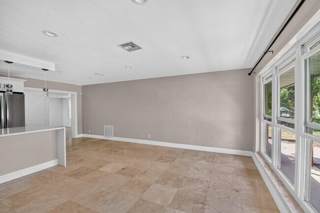 Building Photo - 907 Wright Dr