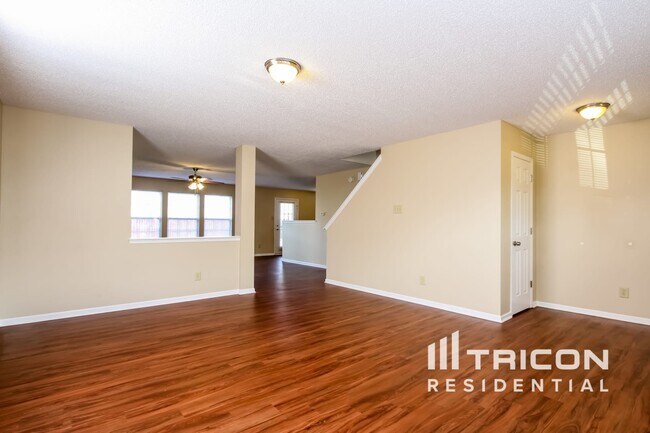Building Photo - 10770 Parker Dr