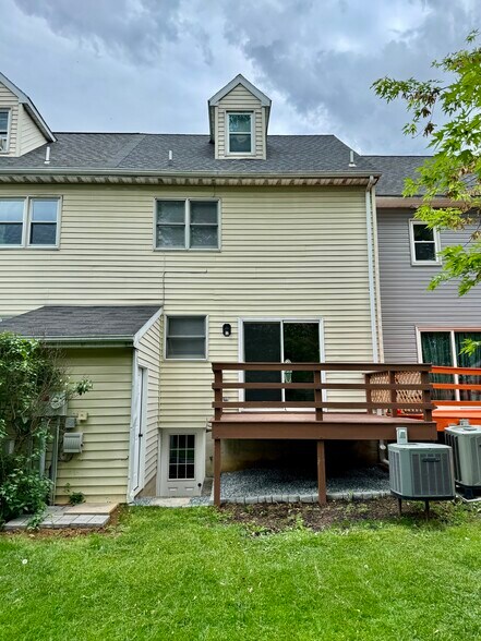 Building Photo - 106 Chukar Ct