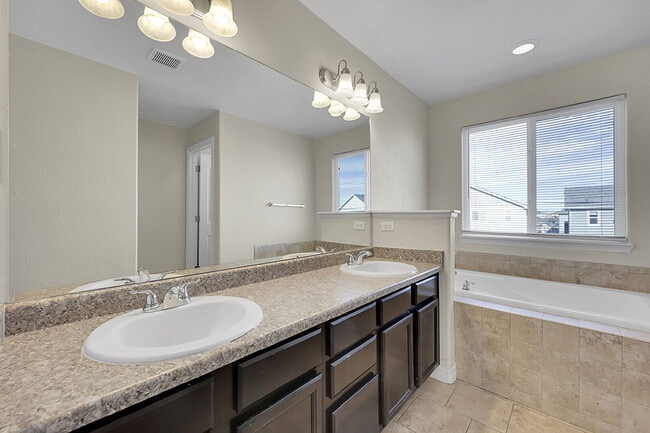 Building Photo - $2,750.00 - 6 Bedrooms, 3.5 Bathrooms, Single Family Home in Colorado Springs with Fenced Yard!