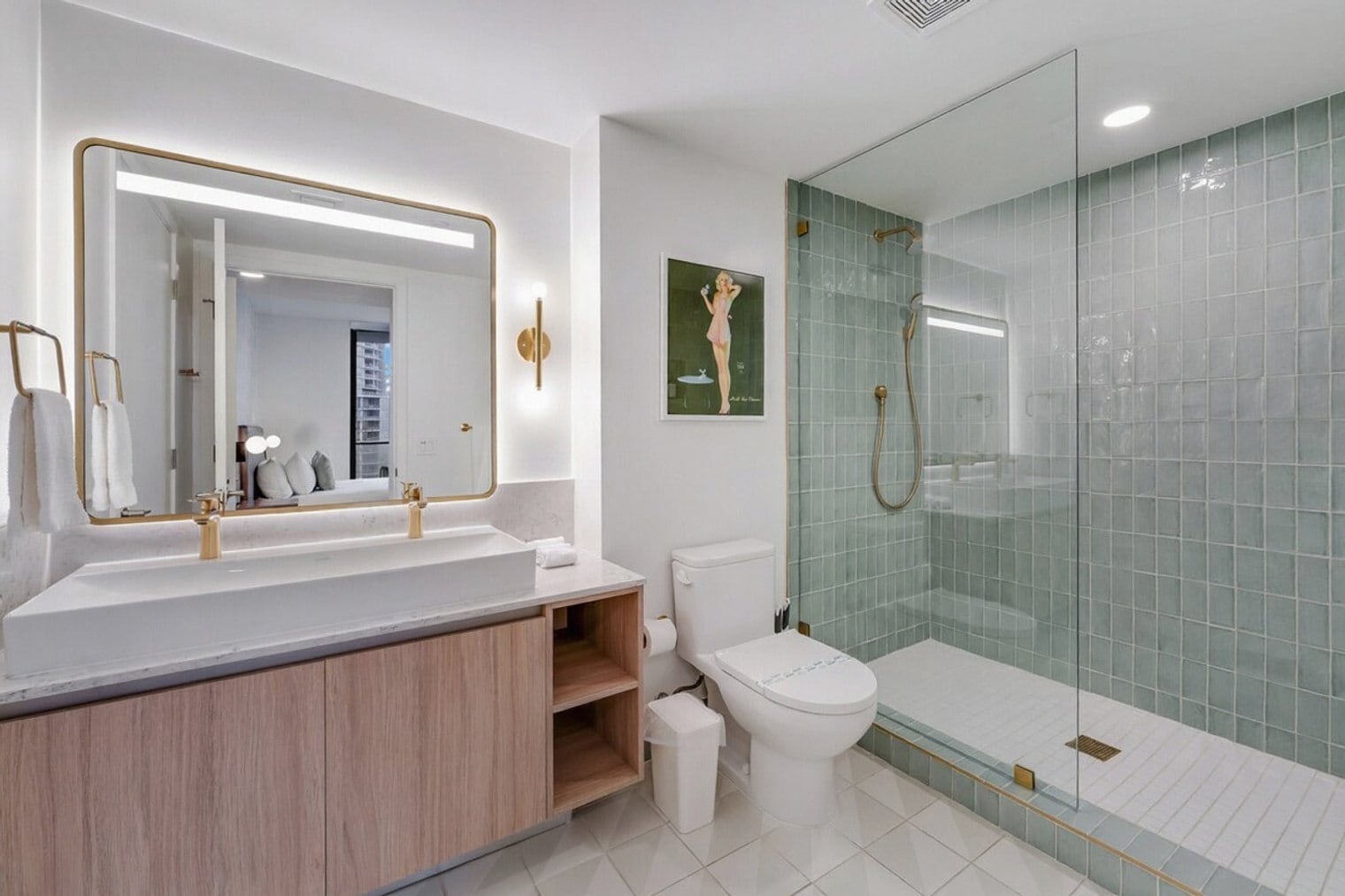 Building Photo - 121 NE 5th St