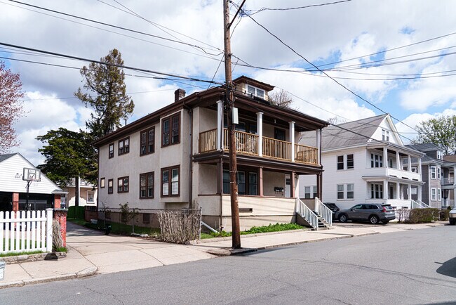 Building Photo - 8 Niles St