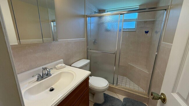 Building Photo - 709 Lori Dr