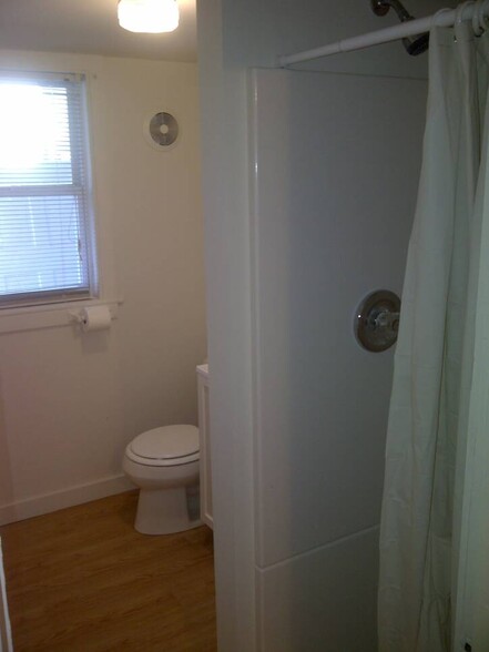 Bathroom - 127 N. Winooski Ave