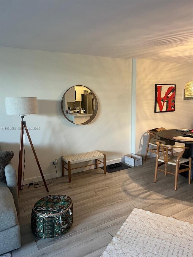 Building Photo - 10101 E Bay Harbor Dr