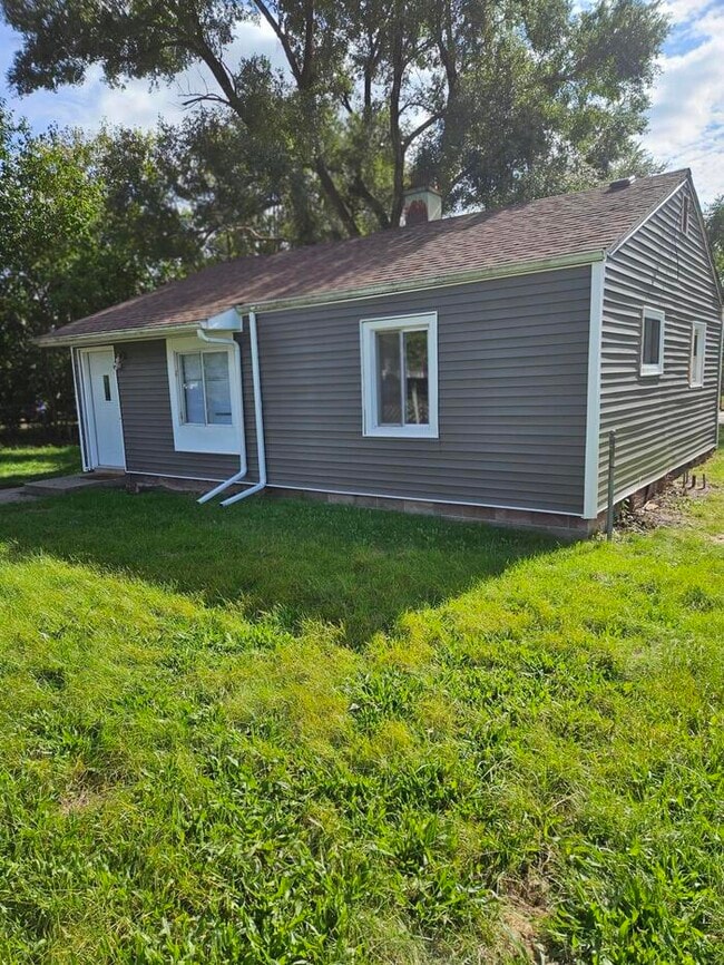 Building Photo - 2 Bedroom home for rent