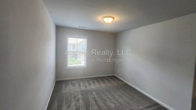 Building Photo - 5228 Pinnacle Walk