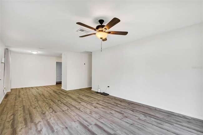 Building Photo - 4130 Lake Saunders Dr