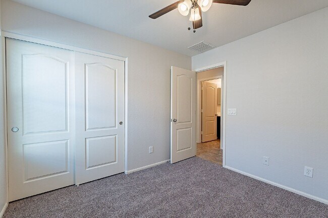 Building Photo - 5054 S 235th Dr