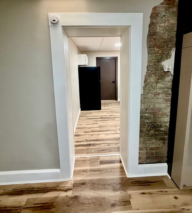 Building Photo - 415 S James St