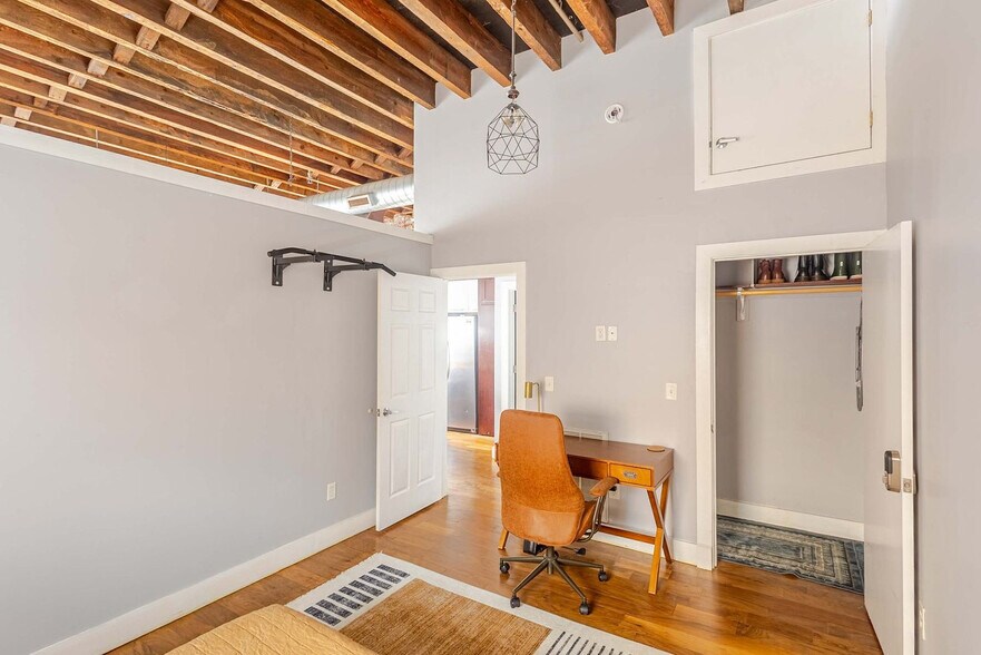 Building Photo - 621 14th St