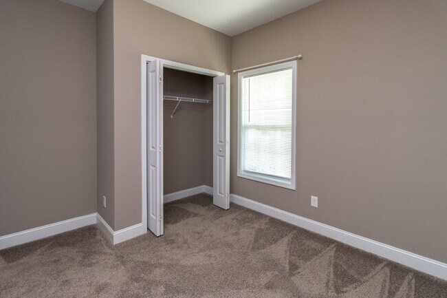 Building Photo - 509 Broadberry Ave