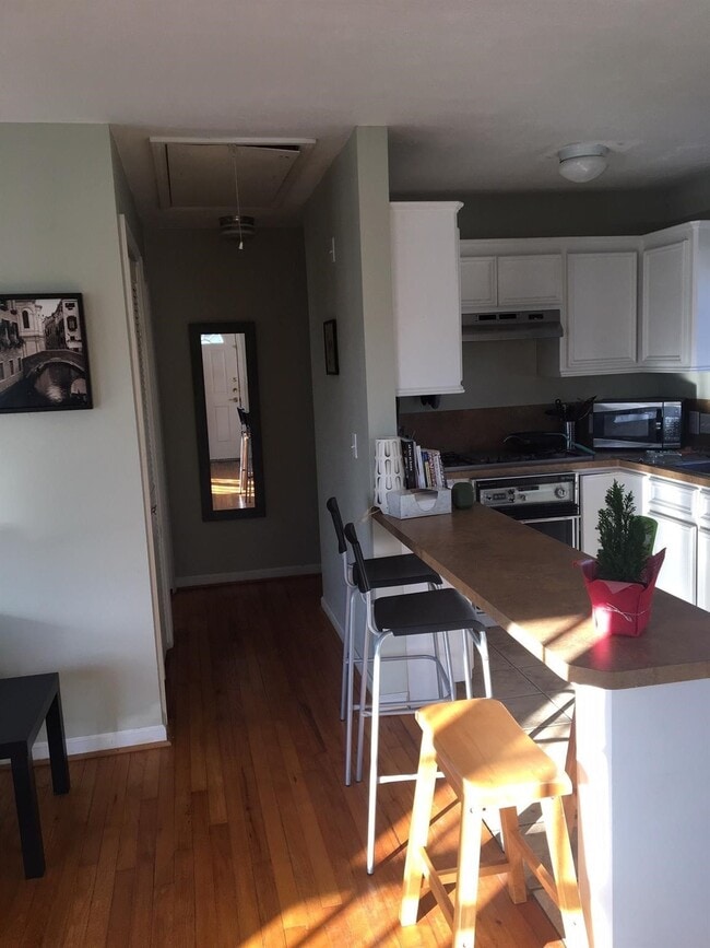 Building Photo - 614 1/2 Rutland St