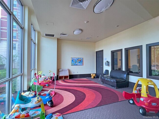 Building Photo - 300 Mamaroneck Ave