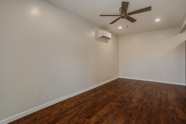 Building Photo - 501 El Paraiso Rd NW