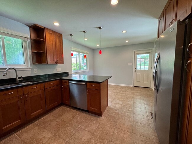 Building Photo - Sought-After 4 Bed 3 Bath L-Shaped Rambler...