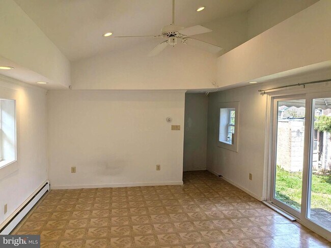 Building Photo - 7524 Whitaker Ave