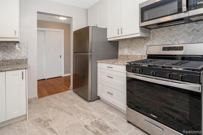 Building Photo - 2700 Colonial Way