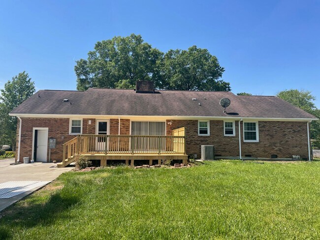 Building Photo - 7327 Meadowdale Ln