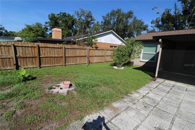 Building Photo - 5017 Oakshire Dr