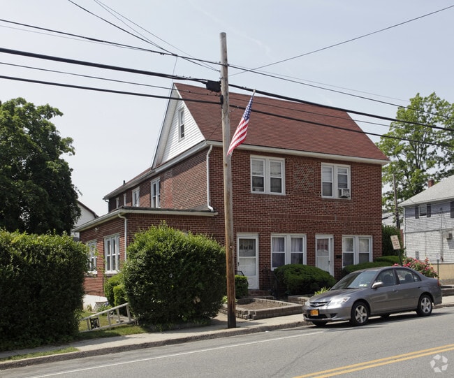 Building Photo - 115-119 Glen Head Rd