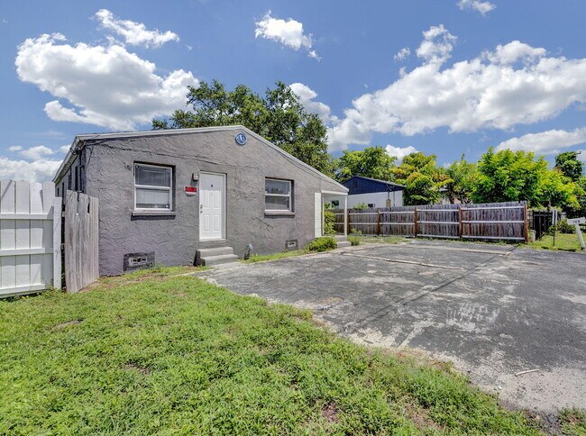 Building Photo - 172 W 15th St