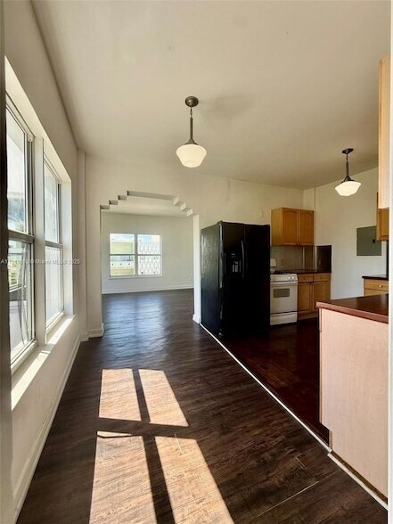 Building Photo - 4035 Meridian Ave