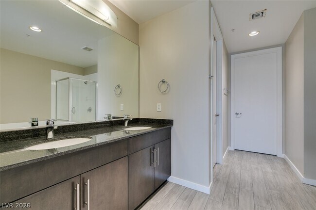 Building Photo - 353 E Bonneville Ave