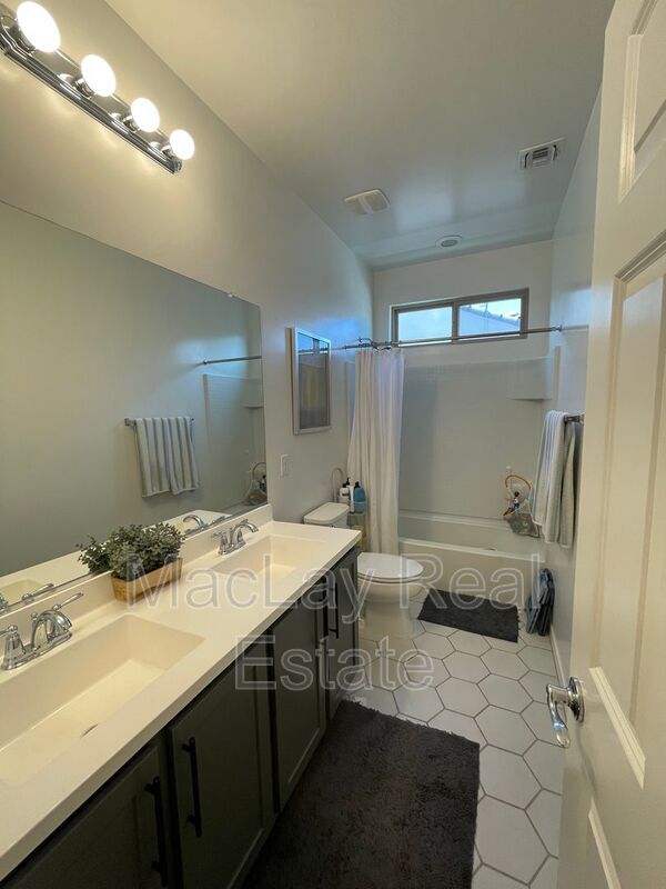 Building Photo - 25541 N 21st Ave