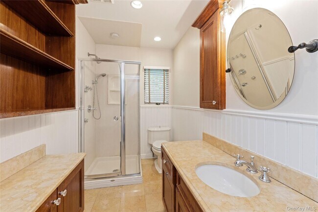 Building Photo - 655 Diane Pl
