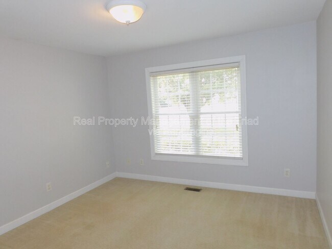 Building Photo - 2804 Mitchell Wood Dr