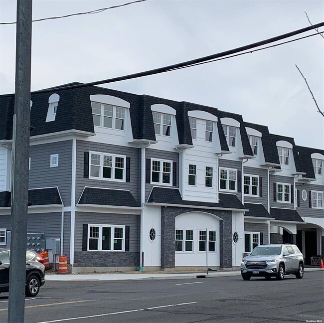 Building Photo - 840 Montauk Hwy