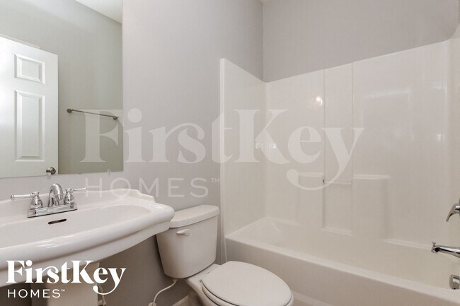 Building Photo - 713 Walnut Crossing Dr