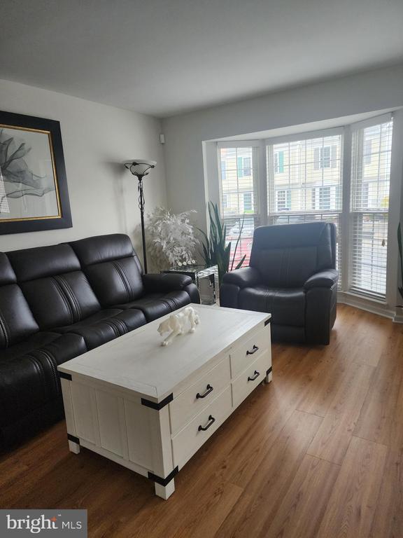 Building Photo - 16 Charles Ct