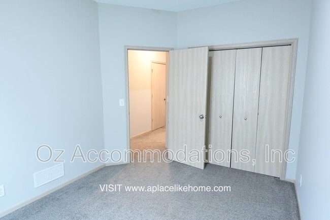 Building Photo - 635 S Woodson Ln