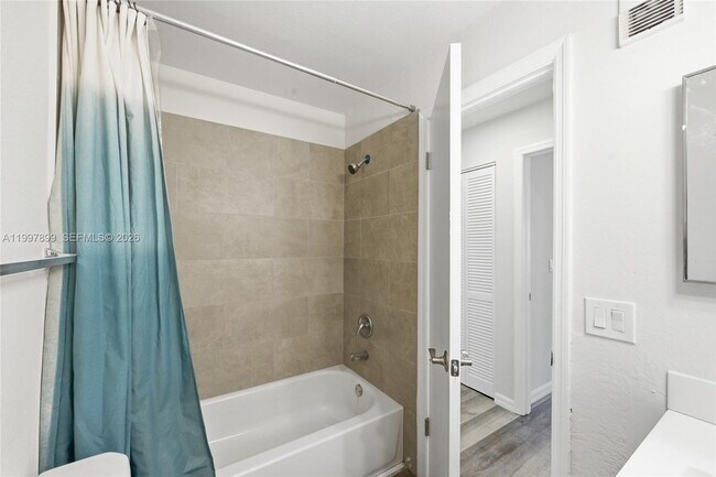 Building Photo - 3310 Pinewalk Dr N